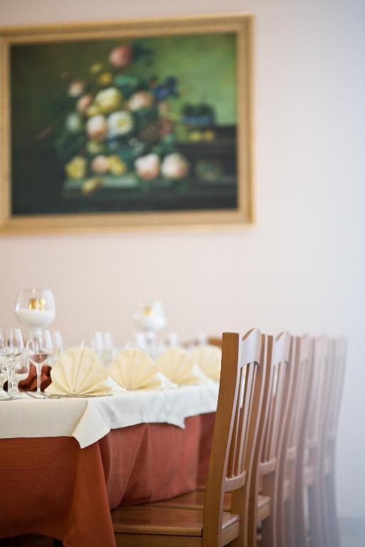 מונטרוני די לצ'ה Lo Scacciapensieri Hotel & Restaurant מראה חיצוני תמונה