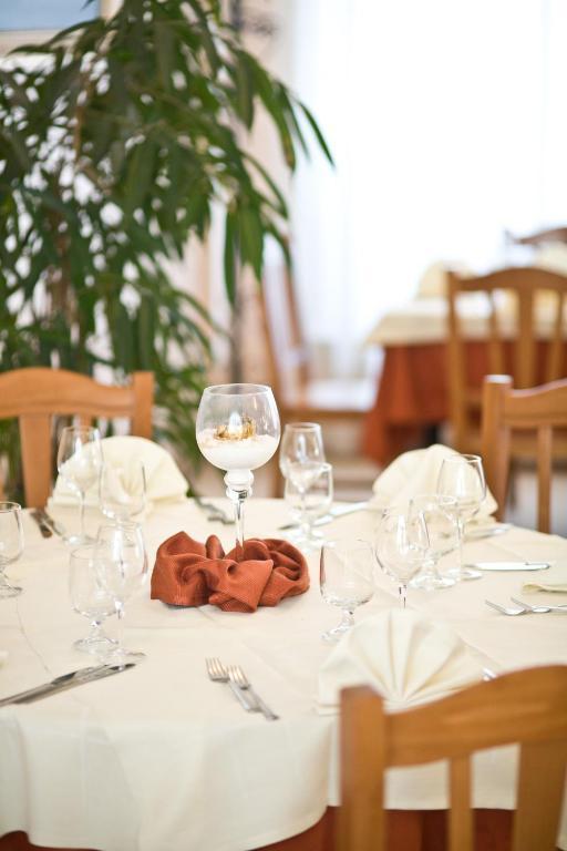מונטרוני די לצ'ה Lo Scacciapensieri Hotel & Restaurant מראה חיצוני תמונה
