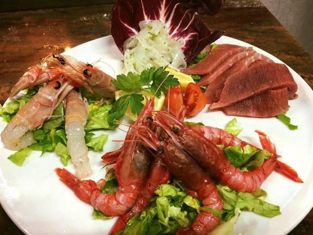מונטרוני די לצ'ה Lo Scacciapensieri Hotel & Restaurant מראה חיצוני תמונה