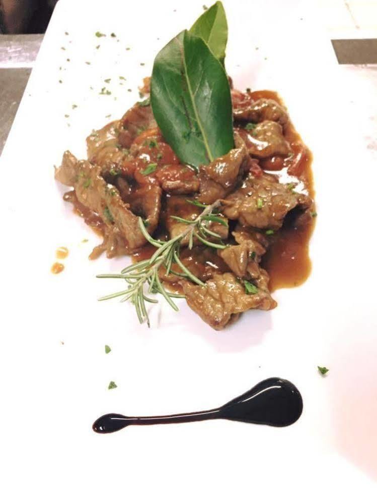 מונטרוני די לצ'ה Lo Scacciapensieri Hotel & Restaurant מראה חיצוני תמונה