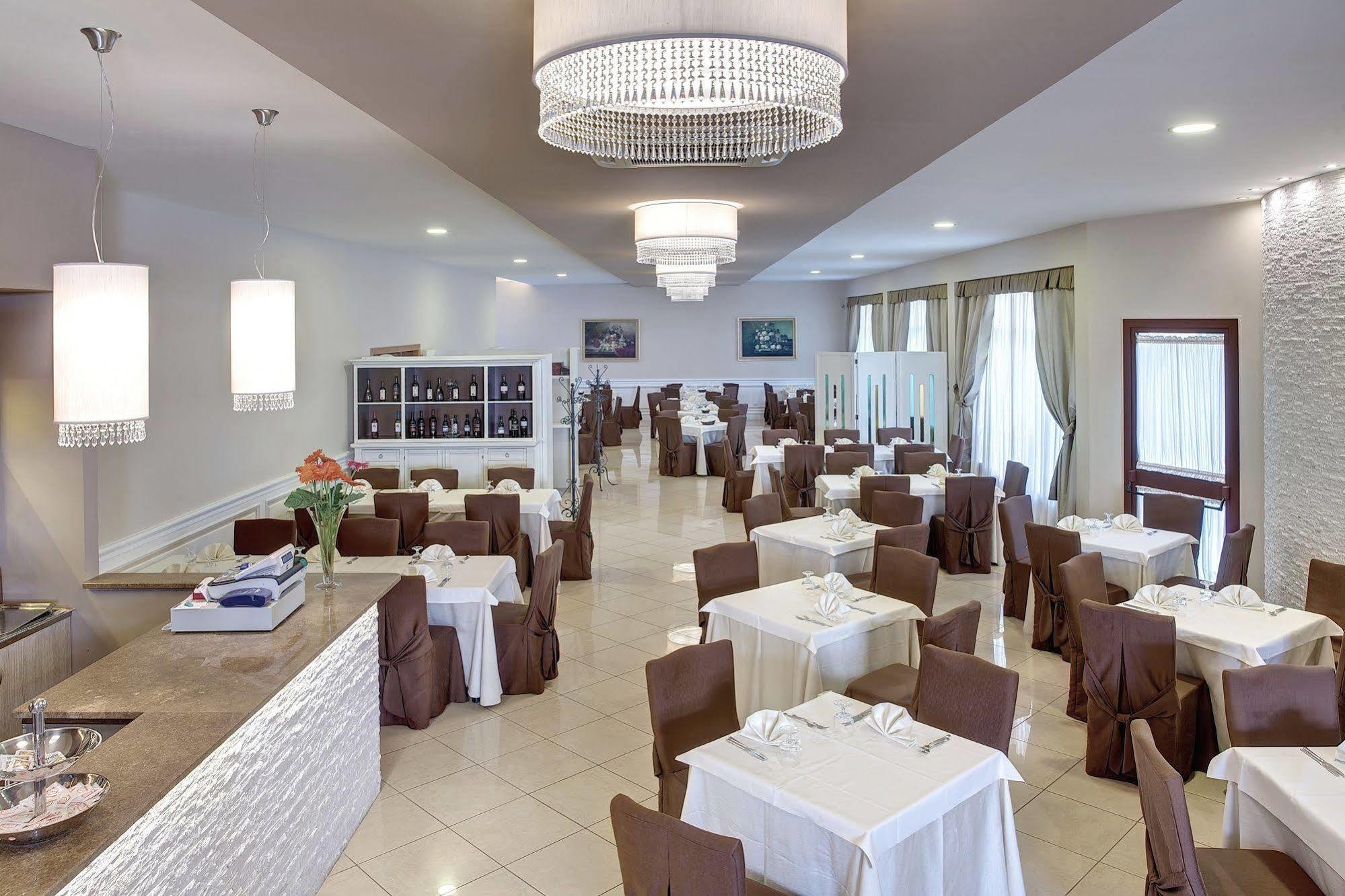 מונטרוני די לצ'ה Lo Scacciapensieri Hotel & Restaurant מראה חיצוני תמונה