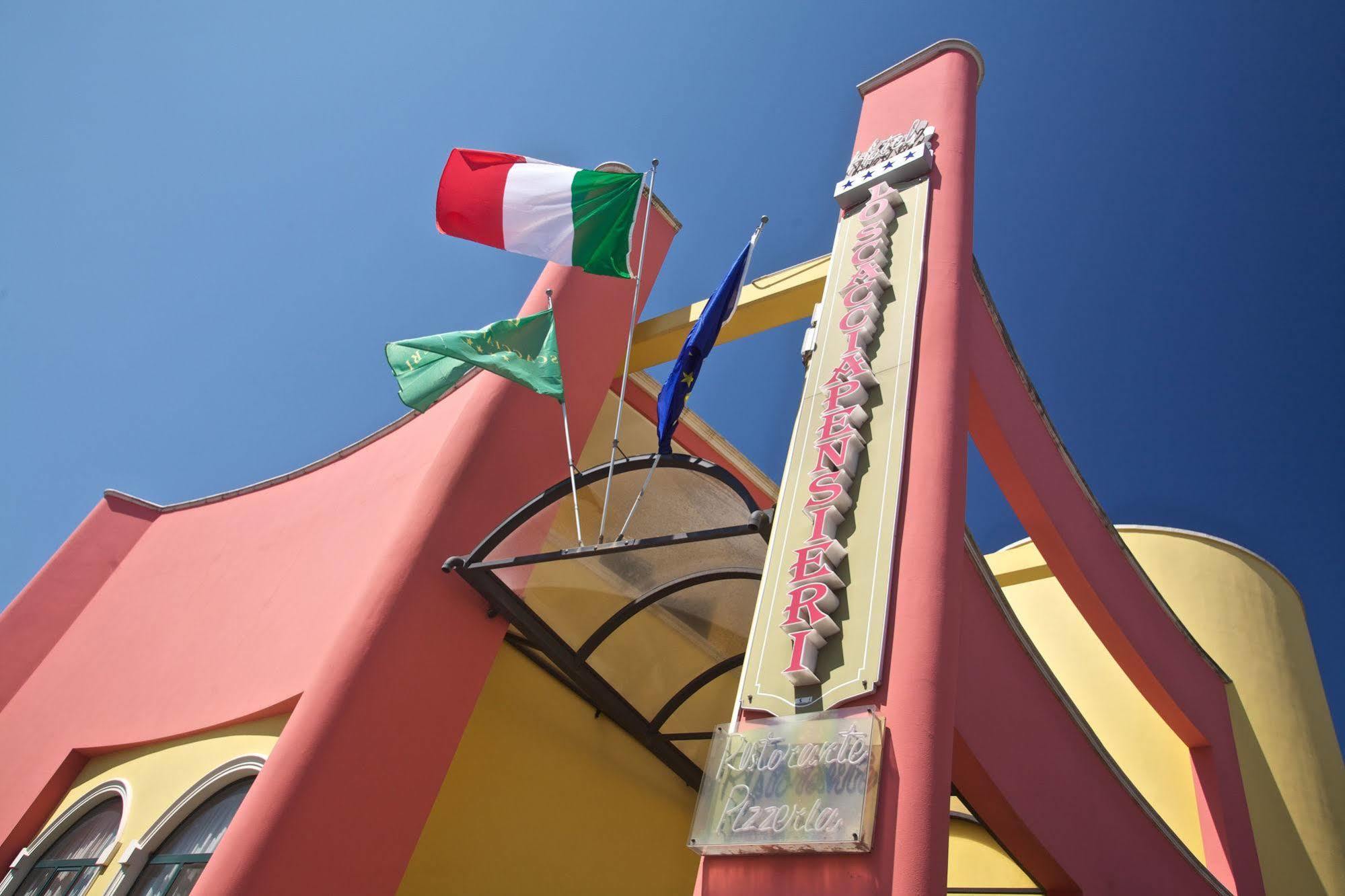 מונטרוני די לצ'ה Lo Scacciapensieri Hotel & Restaurant מראה חיצוני תמונה