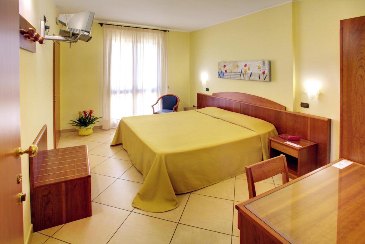 מונטרוני די לצ'ה Lo Scacciapensieri Hotel & Restaurant חדר תמונה
