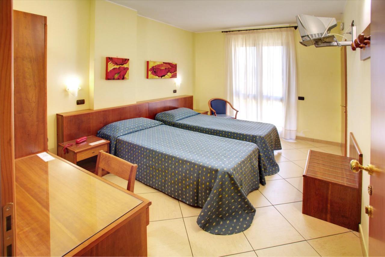 מונטרוני די לצ'ה Lo Scacciapensieri Hotel & Restaurant חדר תמונה
