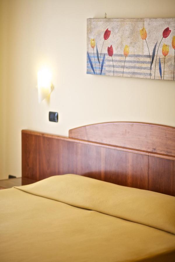 מונטרוני די לצ'ה Lo Scacciapensieri Hotel & Restaurant חדר תמונה